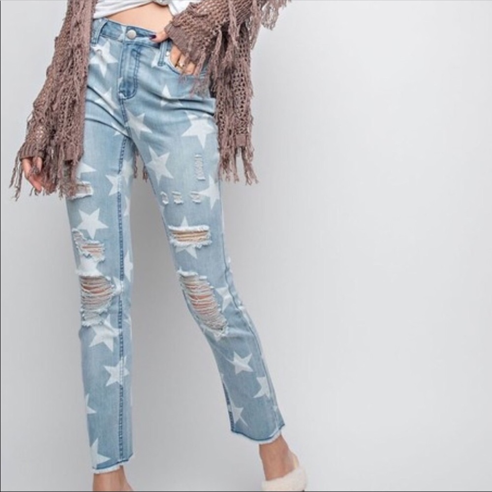 Light Denim Distressed Star Printed Jeans - Picture 4 of 8